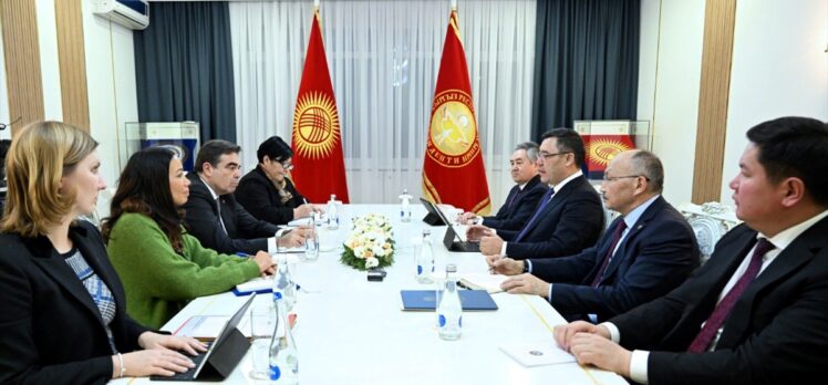 AB Komisyonu Başkan Yardımcısı Schinas, Kırgızistan'da temaslarda bulundu