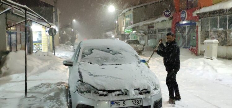 Bingöl'de 20 köy yolu kar nedeniyle ulaşıma kapandı