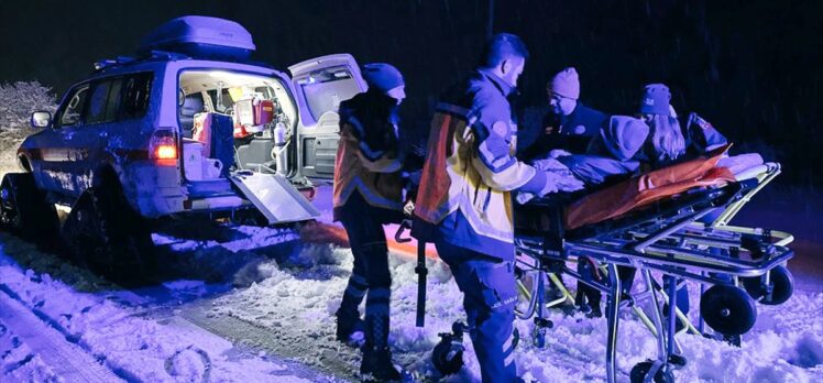 Bolu'da 72 yaşındaki tansiyon hastasına paletli ambulansla ulaşıldı