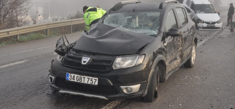 Çanakkale'de zincirleme trafik kazasında 4 kişi yaralandı