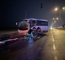 Edirne'de polis servis aracıyla otobüsün çarpışması sonucu 11 kişi yaralandı