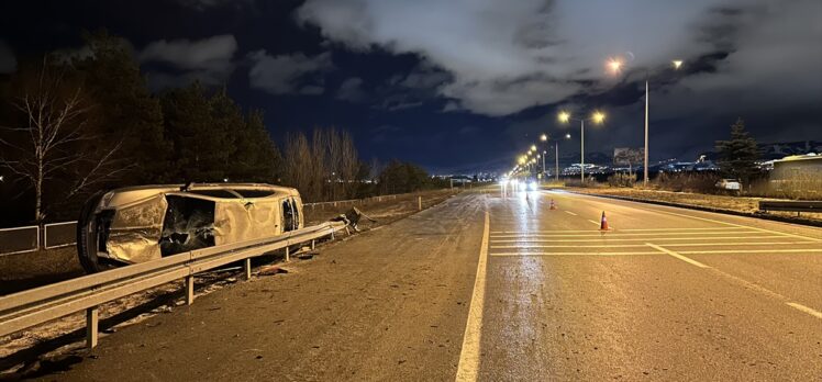 Erzurum’da iki otomobilin çarpıştığı kazada 3 kişi yaralandı