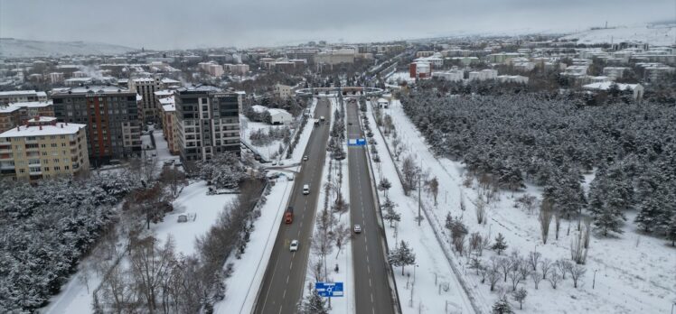 Erzurum, Ardahan ve Kars'ta kar yağışı etkisini sürdürüyor