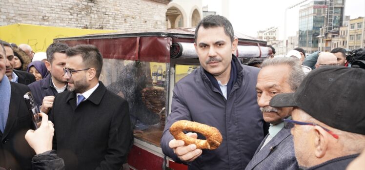 İBB Başkan adayı Kurum, Beyoğlu'nda kilise ve esnaf ziyaretinde bulundu