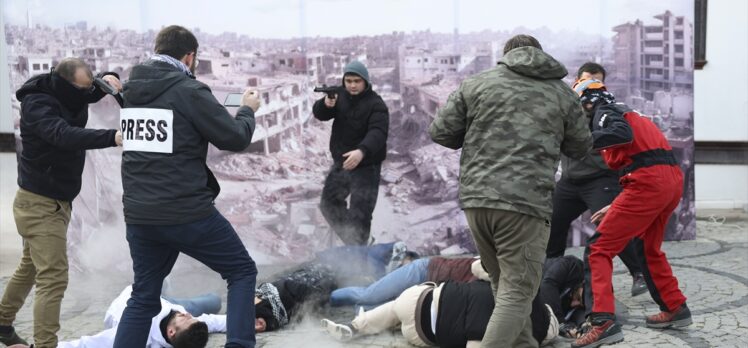 İsrail'in Filistin'e yönelik saldırılarını protesto etmek için tiyatro gösterisi yapıldı