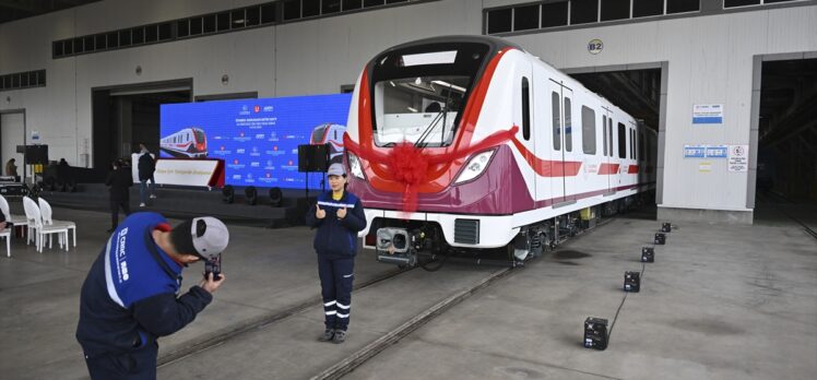 İstanbul Havalimanı Metrosu'nun sürücüsüz yerli tren seti raylara çıkmaya hazır