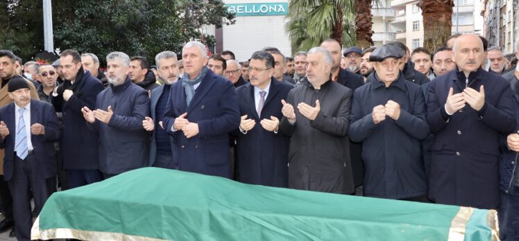 İstanbulspor Kulübü Başkanı Sarıalioğlu'nun babasının cenazesi Trabzon'da toprağa verildi