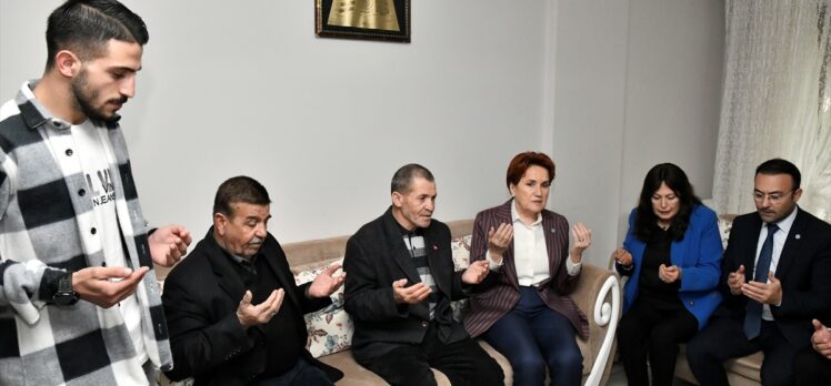 İYİ Parti Genel Başkanı Akşener, partisinin Manisa teşkilatıyla buluştu: