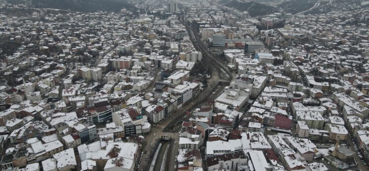 Kastamonu'da kar yağışı etkili oluyor