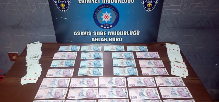 Kocaeli'de kumar oynayan 3 kişiye para cezası verildi