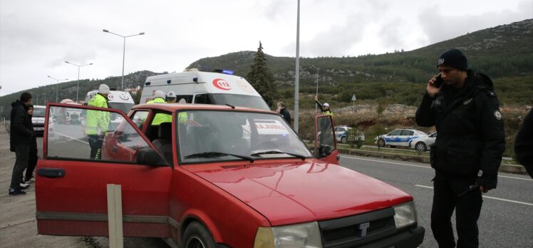 Muğla'da kamyonetin çarptığı 2 kişiden 1'i öldü