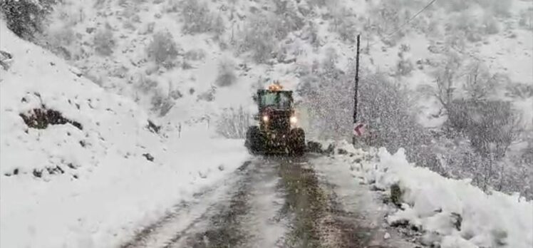 Bingöl, Şırnak ve Siirt'te kar nedeniyle 158  köy yolu ulaşıma kapandı