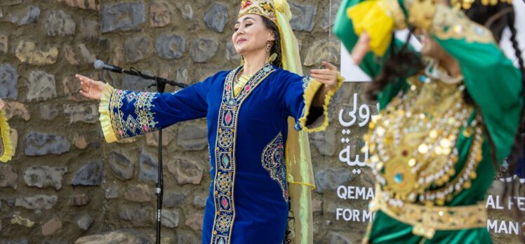 Suudi Arabistan'da düzenlenen festivalde Özbekistan'ın “Lazgi” performansı ilgi gördü