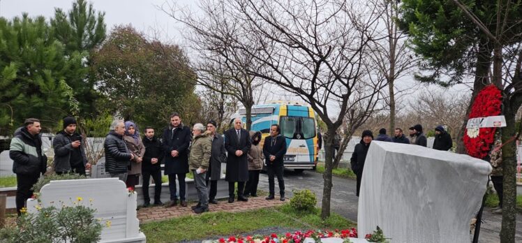 Türk halk müziği sanatçısı Kıvırcık Ali mezarı başında anıldı