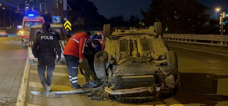 Üsküdar'da iki otomobilin çarpıştığı kazada 4 kişi yaralandı