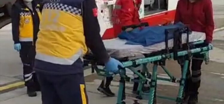 Van'da doğumdan sonra rahatsızlanan kadın ve bebeği ambulans helikopterle hastaneye ulaştırıldı