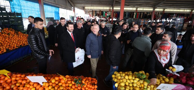 Zafer Partisi Genel Başkanı Özdağ, Gaziantep'te semt pazarını ziyaret etti