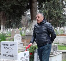 Ahmet Suat Özyazıcı, kabri başında anıldı