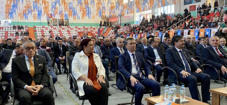 AK Parti'li Şahin, Kırşehir'de belediye başkan adayları tanıtım programında konuştu: