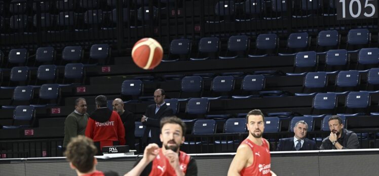 Bakan Bak’tan A Milli Erkek Basketbol Takımı’na destek: