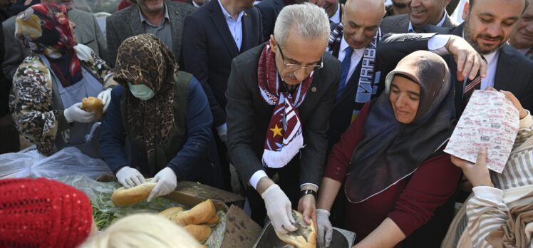 Bakan Uraloğlu, başkentte Horon ve Hamsi Festivali'ne katıldı