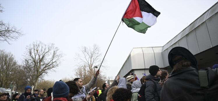 Berlin Hür Üniversitesinde, Filistin yanlısı gösterilere uygulanan baskılar protesto edildi