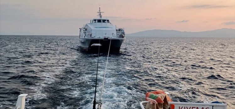 Bodrum açıklarında sürüklenen 71 yolcunun bulunduğu feribot kurtarıldı