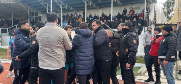 Burdur'da amatör futbol maçında arbede çıktı