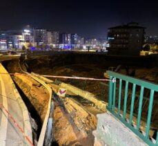 Bursa'da bir inşaatın hafriyat çalışması sırasında göçük nedeniyle yol trafiğe kapatıldı