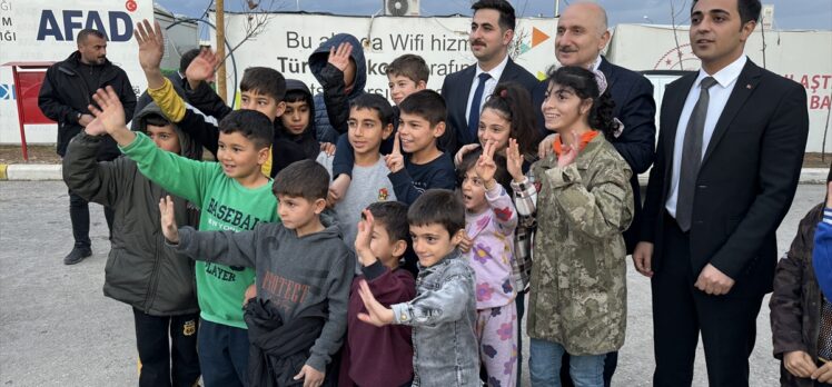 Çalışma ve Sosyal Güvenlik Bakan Yardımcısı Aydın, Adıyaman'da konteyner kenti ziyaret etti