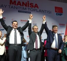 CHP Genel Başkanı Özel, Manisa'da partisinin belediye başkan adaylarını tanıttı