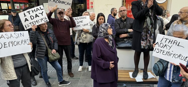 İzmir'de CHP'li bir grup, “ithal aday” protestosu yaptı