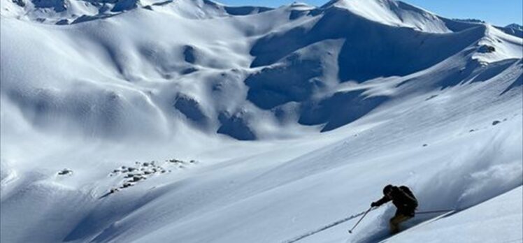 Kaçkar Dağları'nda “heliski” heyecanı devam ediyor