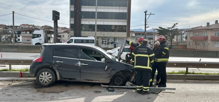 Kocaeli'deki trafik kazasında 2 kişi yaralandı