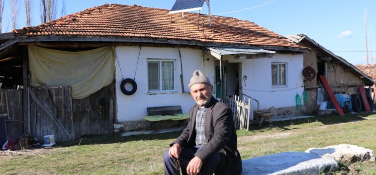 Kütahya'daki terk edilmiş köyde iki yıldır tek başına yaşıyor