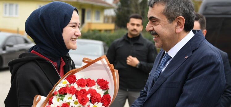 Milli Eğitim Bakanı Tekin, Düzce'de ziyaretlerde bulundu