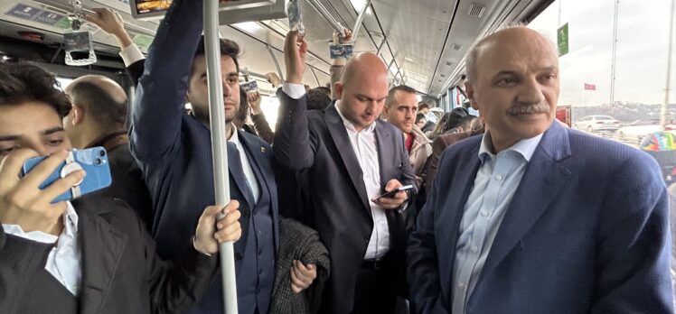 Saadet Partisi İBB Başkan adayı Aydın, metrobüs ve Marmaray'ı kullandı: