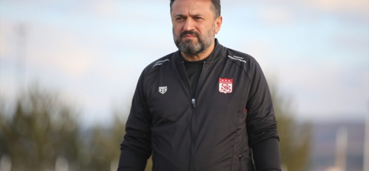 Sivasspor Teknik Direktörü Bülent Uygun, taraftardan destek istedi: