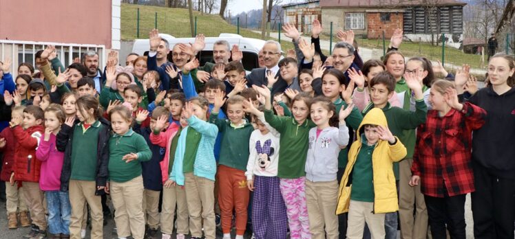 Ulaştırma ve Altyapı Bakanı Uraloğlu, Trabzon'da ilçe ziyaretinde bulundu