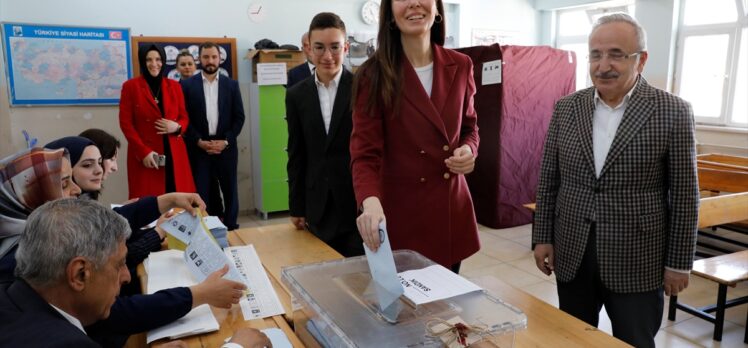 AK Parti Genel Başkan Yardımcısı Karaaslan, Samsun'da oyunu kullandı