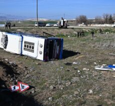 Ankara'da belediye otobüsünün şarampole devrilmesi sonucu 16 kişi yaralandı