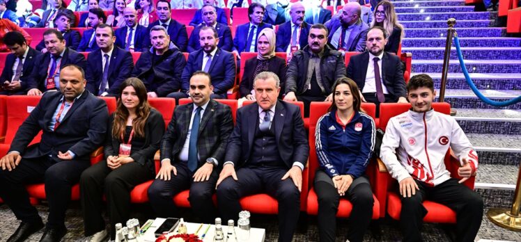 Gençlik ve Spor Bakanı Bak, BİGG Spor Ödülleri törenine katıldı: