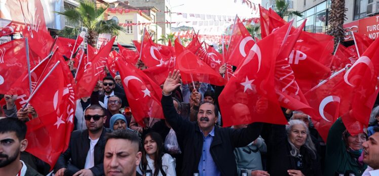 CHP Genel Başkanı Özgür Özel, Manisa'da halk buluşmasına katıldı