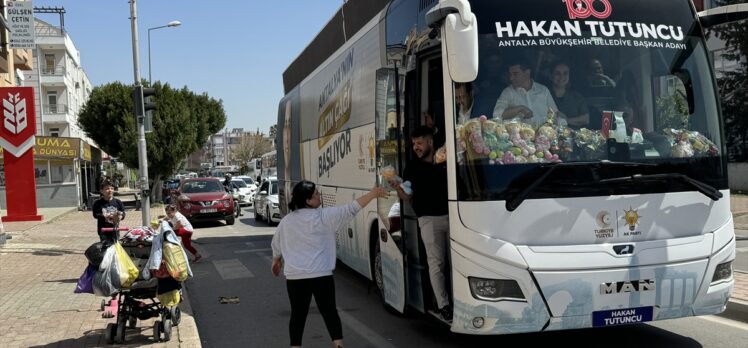 Cumhur İttifakı'nın Antalya Büyükşehir Belediye Başkan adayı Tütüncü, merkez ilçeleri gezdi