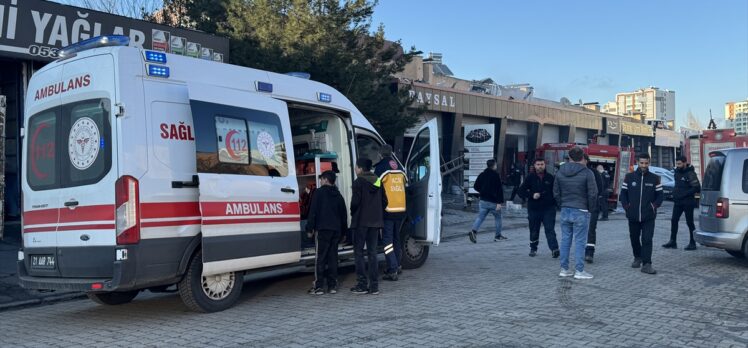 Diyarbakır'da iş yerinde çıkan yangında 3 kişi dumandan etkilendi