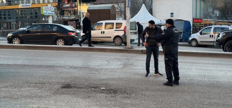 Erzurum'da kavga edenleri ayırmak isterken silahla vurulan kişi yaralandı