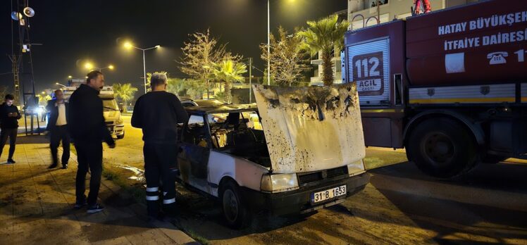 Hatay'da akaryakıt istasyonundaki otomobilde çıkan yangında 2 kişi yaralandı