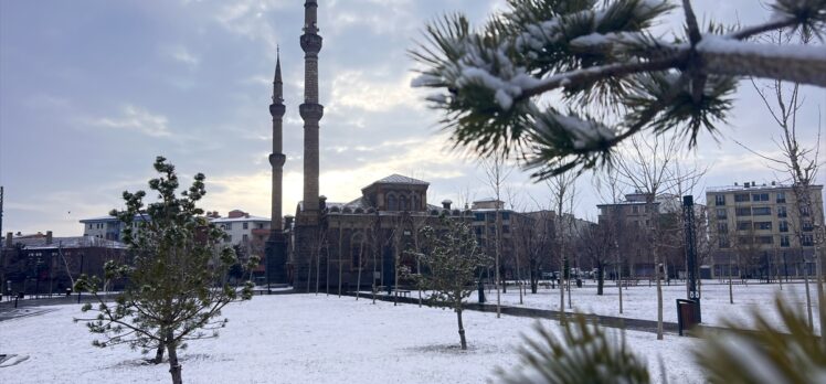 Erzurum ve Kars karla kaplandı