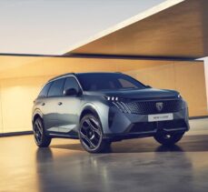 Peugeot 7 koltuklu SUV model E-5008'i tanıttı