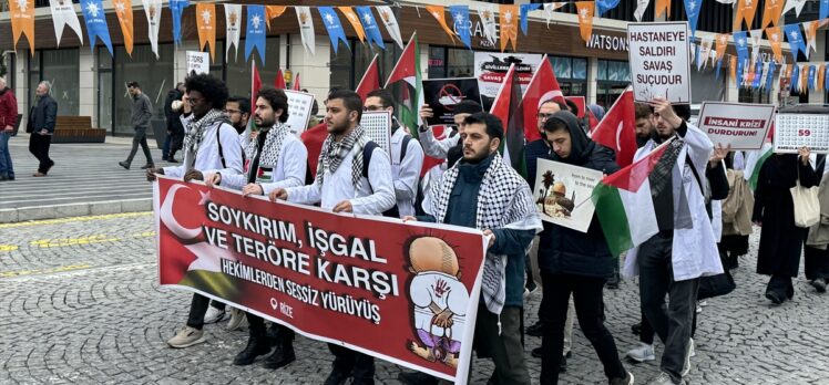 Rize'de sağlık çalışanları “sessiz yürüyüş” ile İsrail'i protesto etti